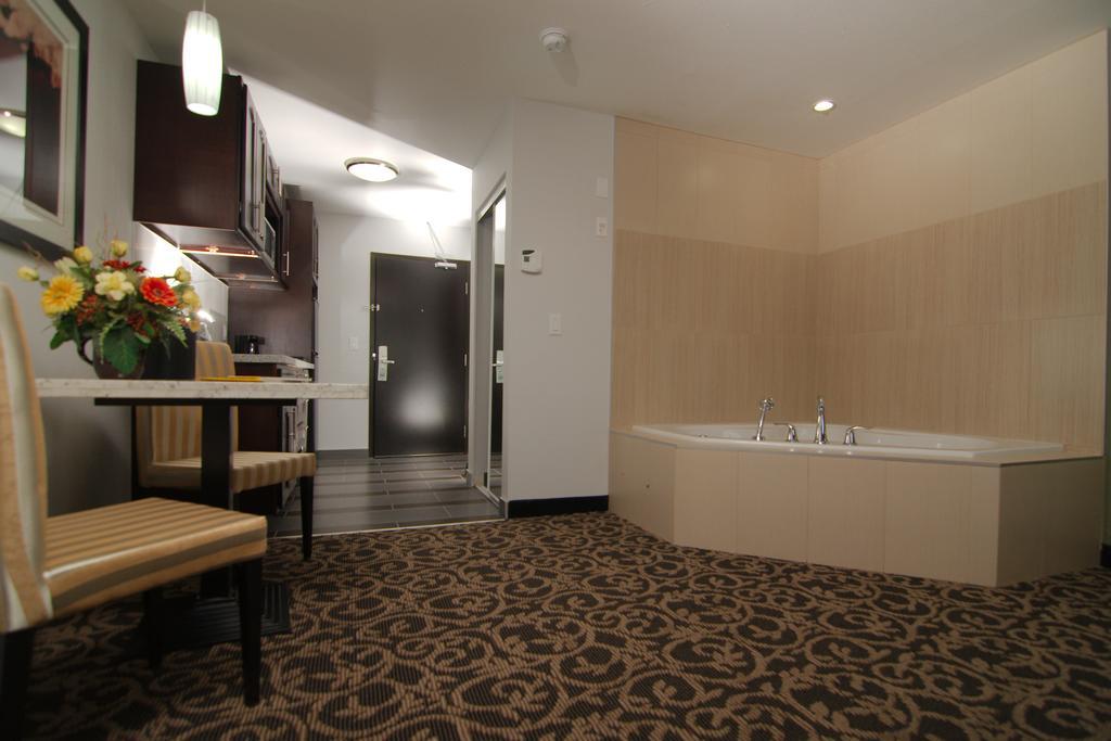 Paradise Inn And Suites Redwater Екстериор снимка