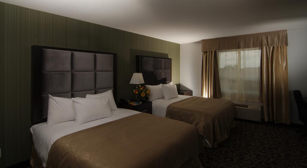 Paradise Inn And Suites Redwater Стая снимка