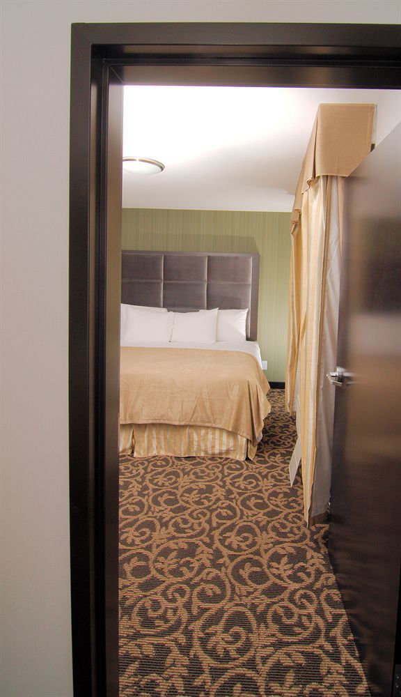 Paradise Inn And Suites Redwater Екстериор снимка